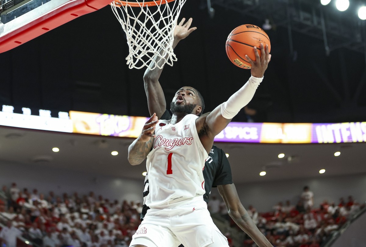 Houston Cougars guard Jamal Shead (1) shoots the ball during the second half against the Cincinnati Bearcats at Fertitta Center in Houston, Texas, Feb. 27, 2024.