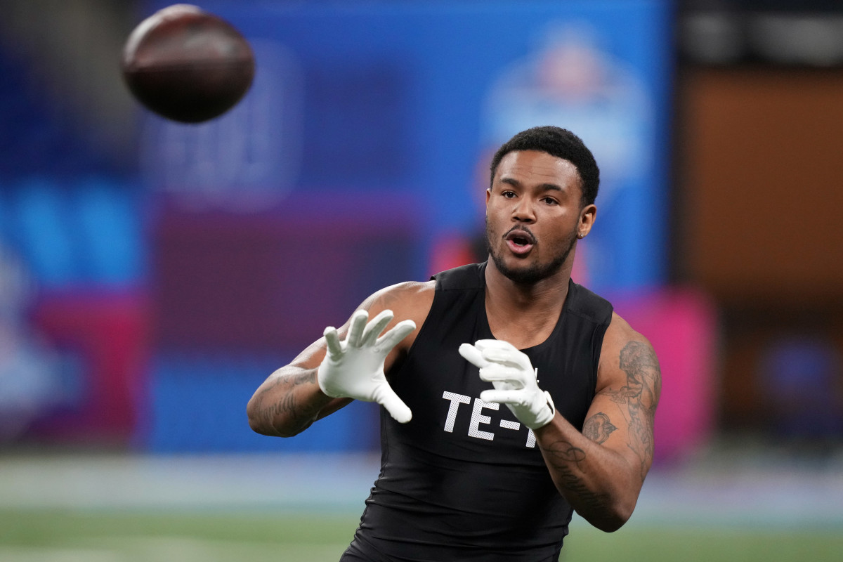 Mar 1, 2024; Indianapolis, IN, USA; Texas tight end Ja'Tavion Sanders (TE11) works out during the 2024 NFL Combine at Lucas Oil Stadium. Mandatory Credit: Kirby Lee-USA TODAY Sports
