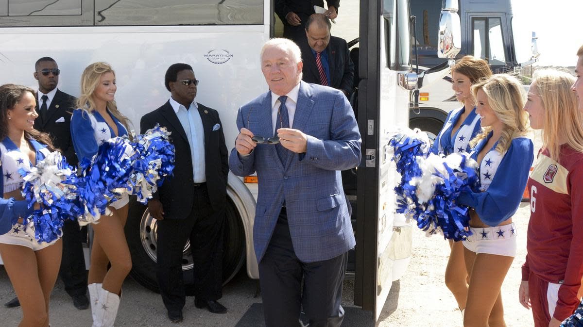 jerry bus cheerleaders