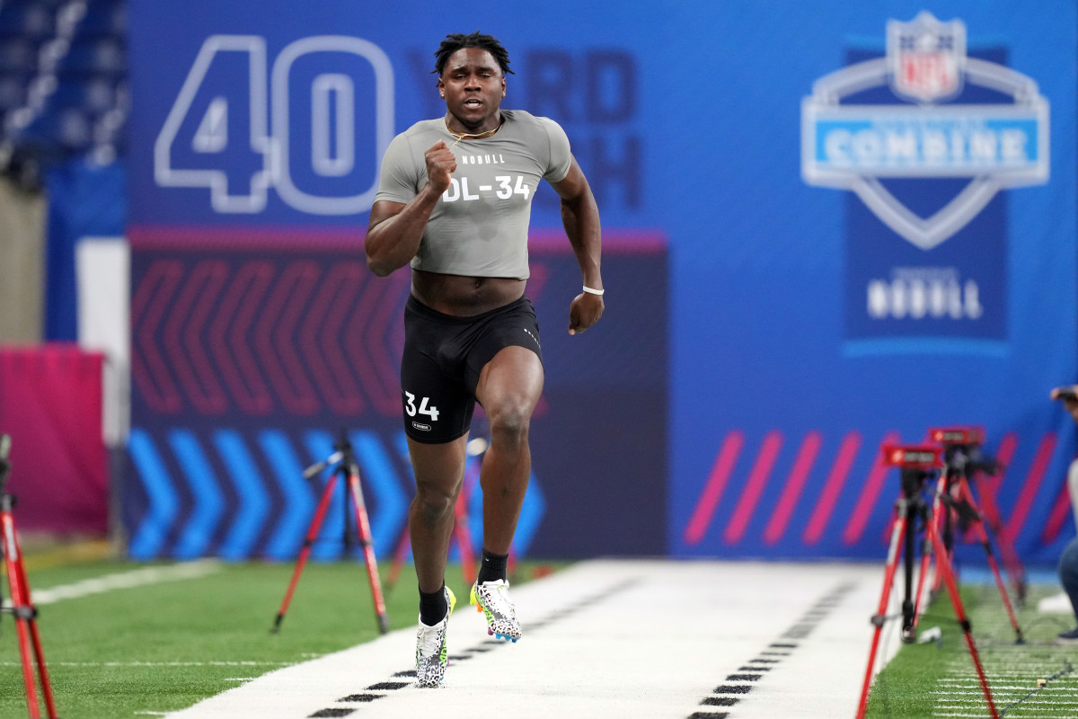Feb 29, 2024; Indianapolis, IN, USA; Houston Christian defensive lineman Jalyx Hunt (DL34) works out during the 2024 NFL Combine at Lucas Oil Stadium.