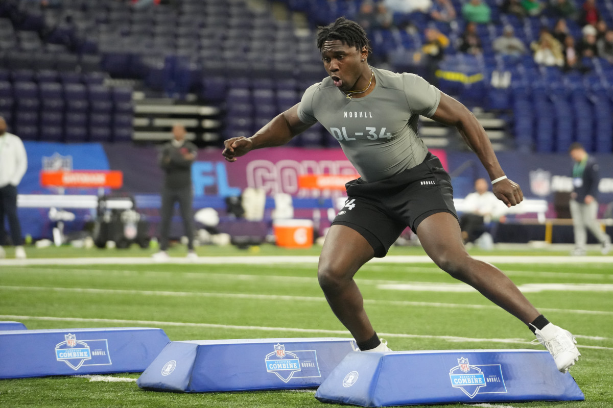 Feb 29, 2024; Indianapolis, IN, USA; Houston Christian defensive lineman Jalyx Hunt (DL34) works out during the 2024 NFL Combine at Lucas Oil Stadium.