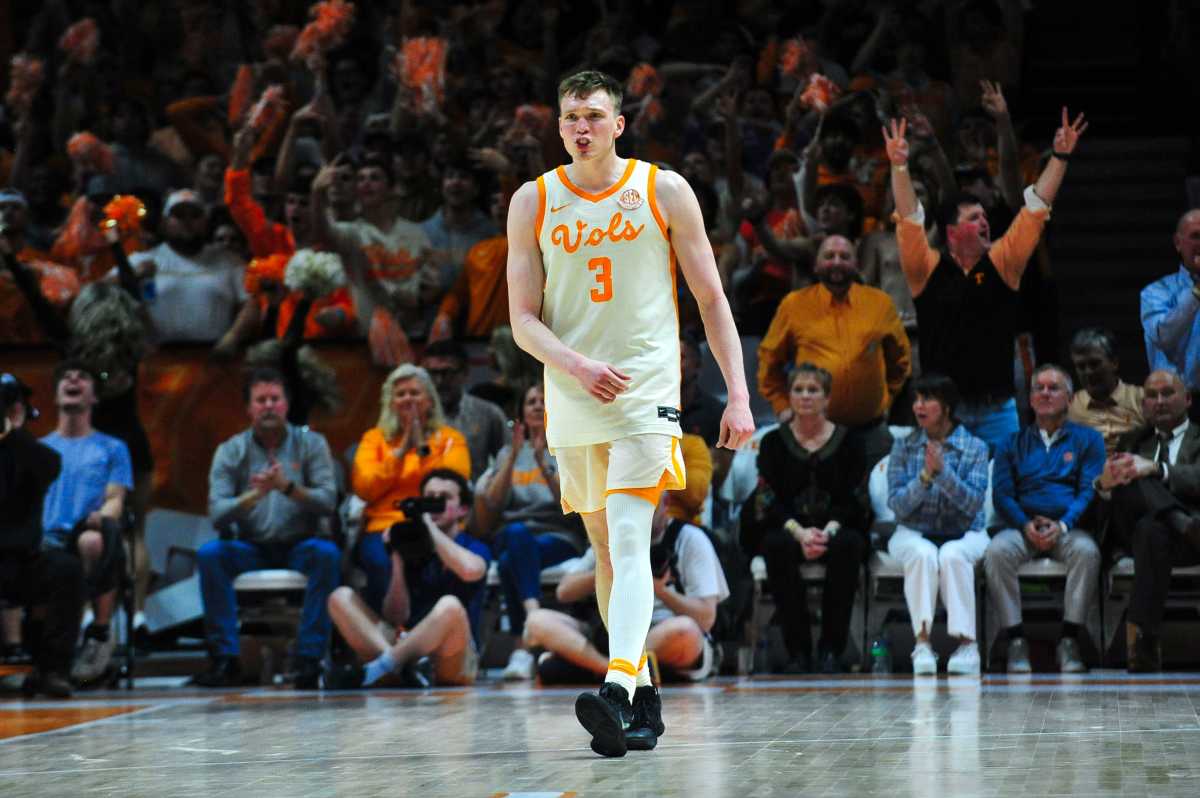Tennessee Volunteers G Dalton Knecht during the win over Auburn. (Photo by Angelina Alcantar of the News Sentinel)