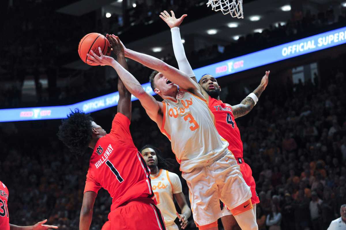 Tennessee Volunteers G Dalton Knecht during the win over Auburn. (Photo by Angelina Alcantar of the News Sentinel)