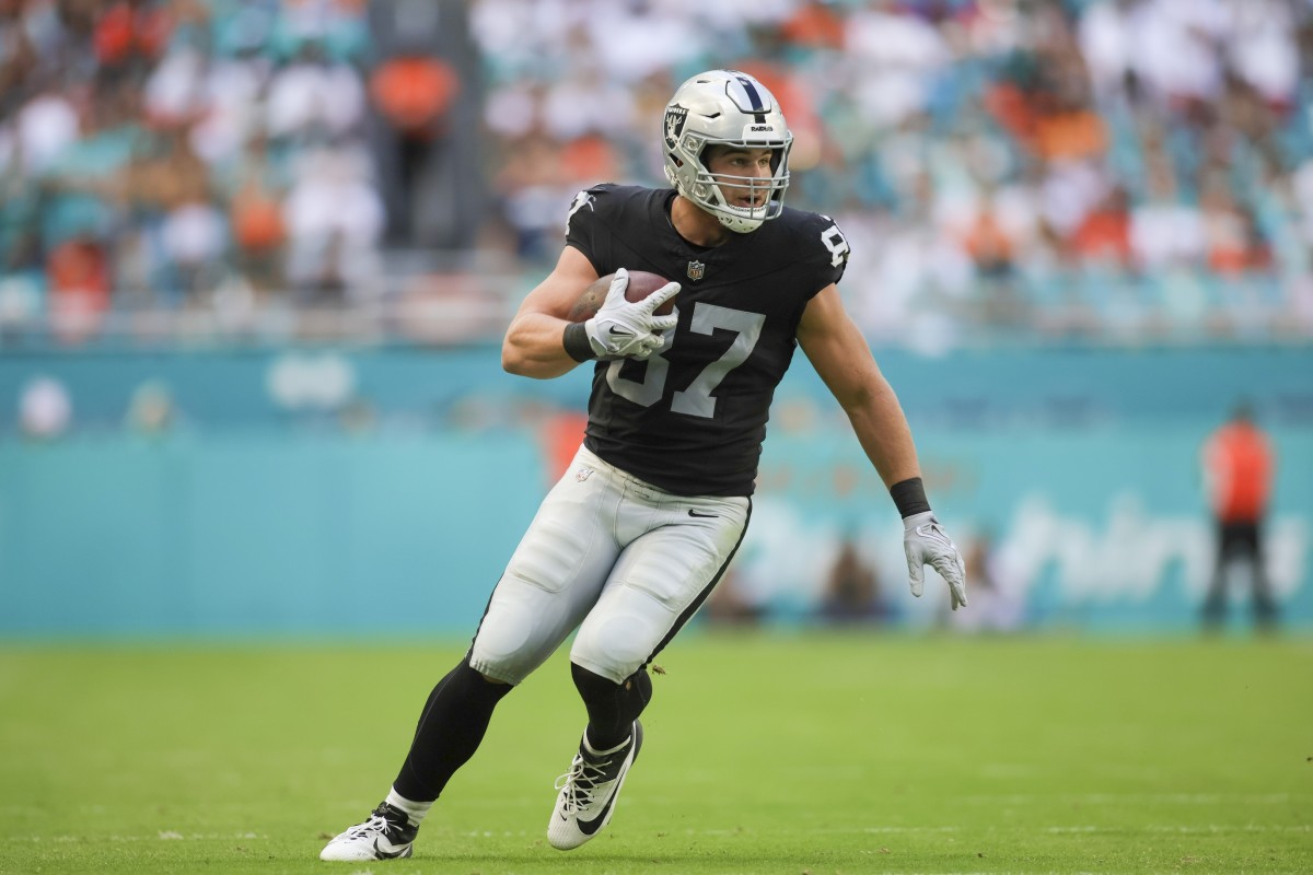 Las Vegas Raiders tight end Michael Mayer has been in contact with former Notre Dame teammates Joe Alt and Blake Fisher as they prepare for the 2024 NFL Draft.