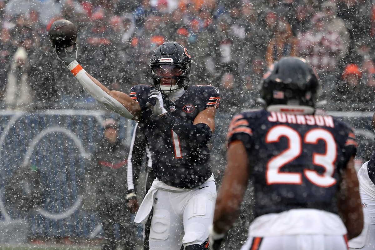 Chicago Bears quarterback Justin Fields (1) throws a pass against the Atlanta Falcons. Mandatory Credit: Mike Dinovo-USA TODAY