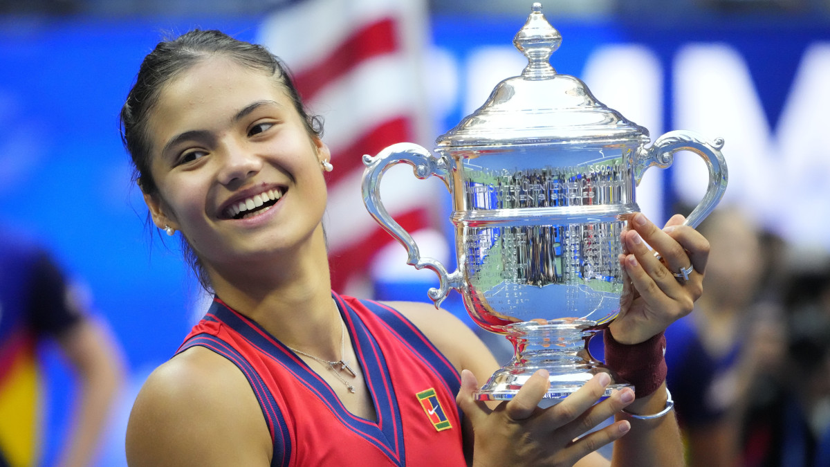 Emma Raducanu celebrates after winning the 2021 U.S. Open.