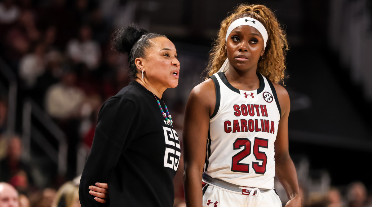 South Carolina Gamecocks head coach Dawn Staley speaks with guard Raven Johnson.