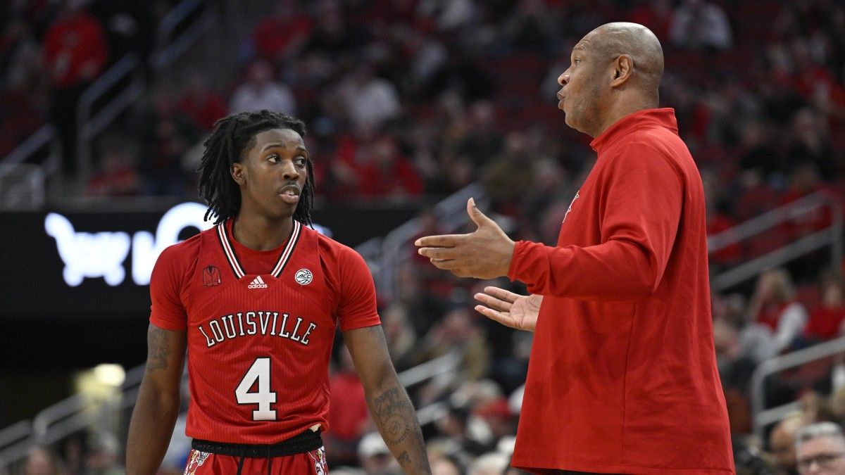 Louisville Cardinals head coach Kenny Payne talks with guard Ty-Laur Johnson (4) during the second half against the Georgia Tech Yellow Jackets at KFC Yum! Center. Louisville defeated Georgia Tech 79-67.