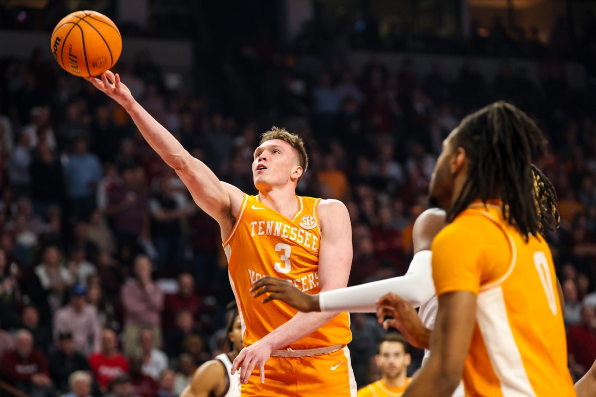 Tennessee Volunteers guard Dalton Knecht (3) drives against the South Carolina Gamecocks in the first half at Colonial Life Arena.