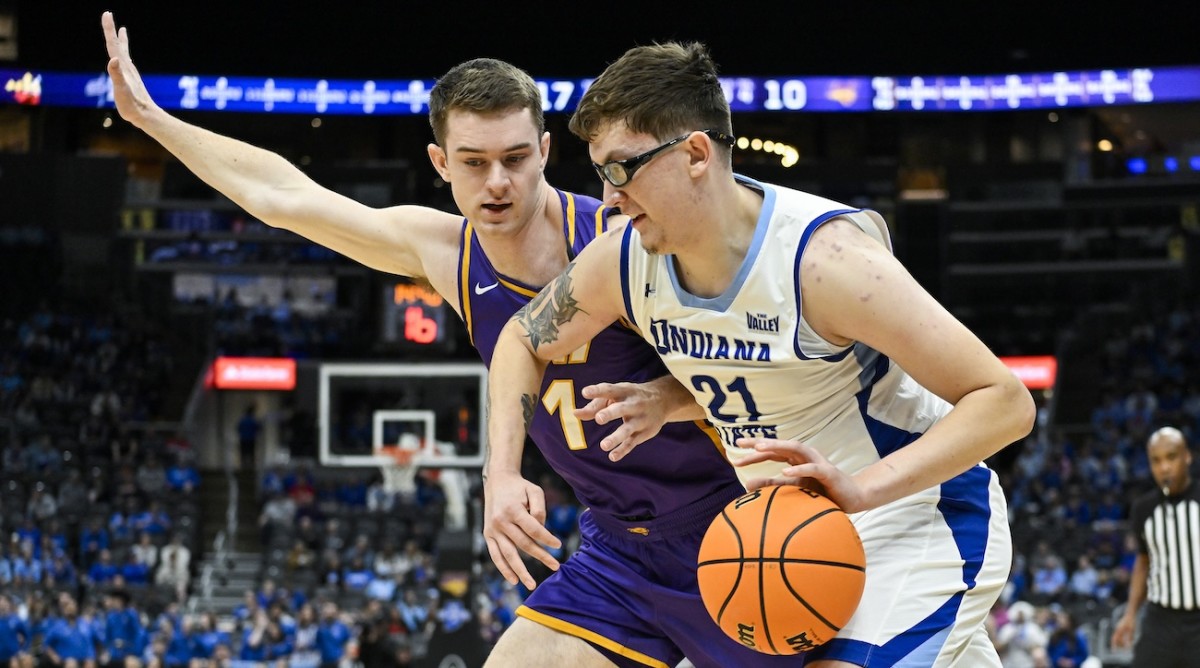 Indiana State Sycamores center Robbie Avila (21) drives to the basket as Northern Iowa Panthers forward Cole Henry (1) defends during the first half of the Missouri Valley Conference Tournament semifinal game at Enterprise Center in St. Louis on March 9, 2024.
