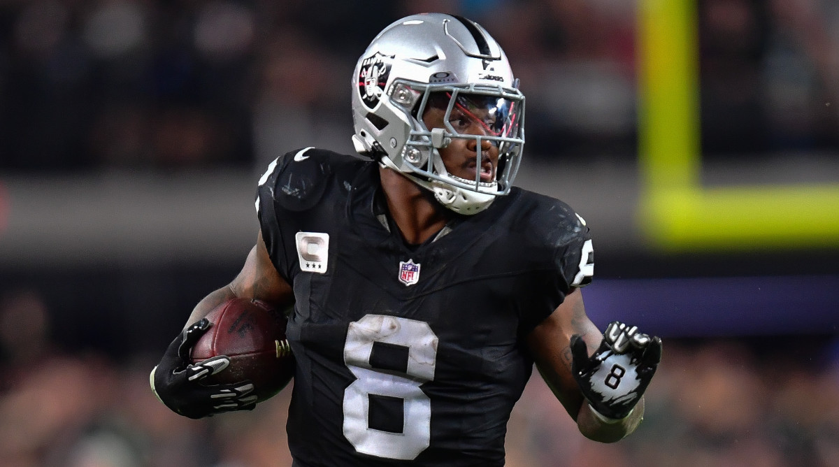 Raiders running back Josh Jacobs