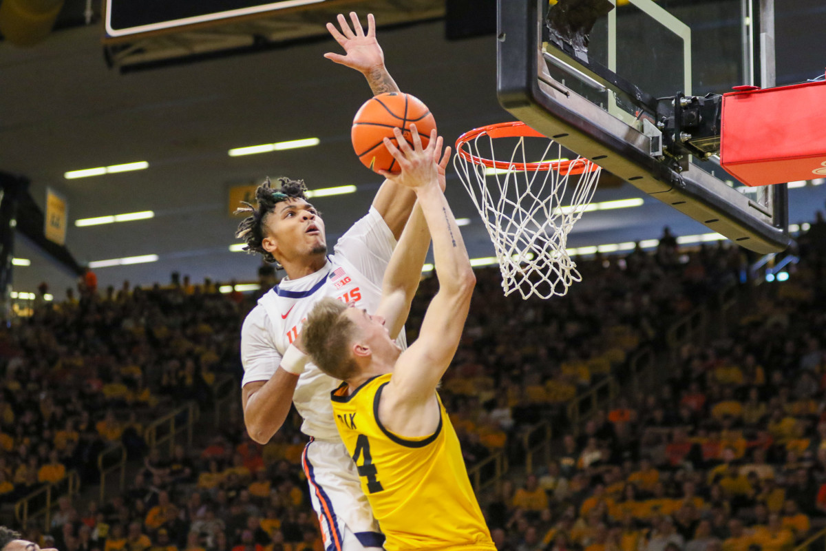 Iowa's Josh Dix (4) goes up for a shot against Illinois' Terrence Shannon Jr. (0) on March 10, 2024 at Carver-Hawkeye Arena in Iowa City, Iowa. (Rob Howe/HN)