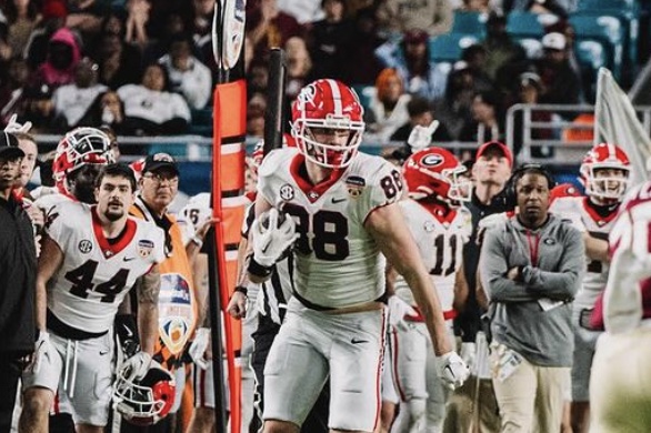 Georgia TE, Pearce Spurlin catches a ball against Florida State in the Orange Bowl / UGAA 