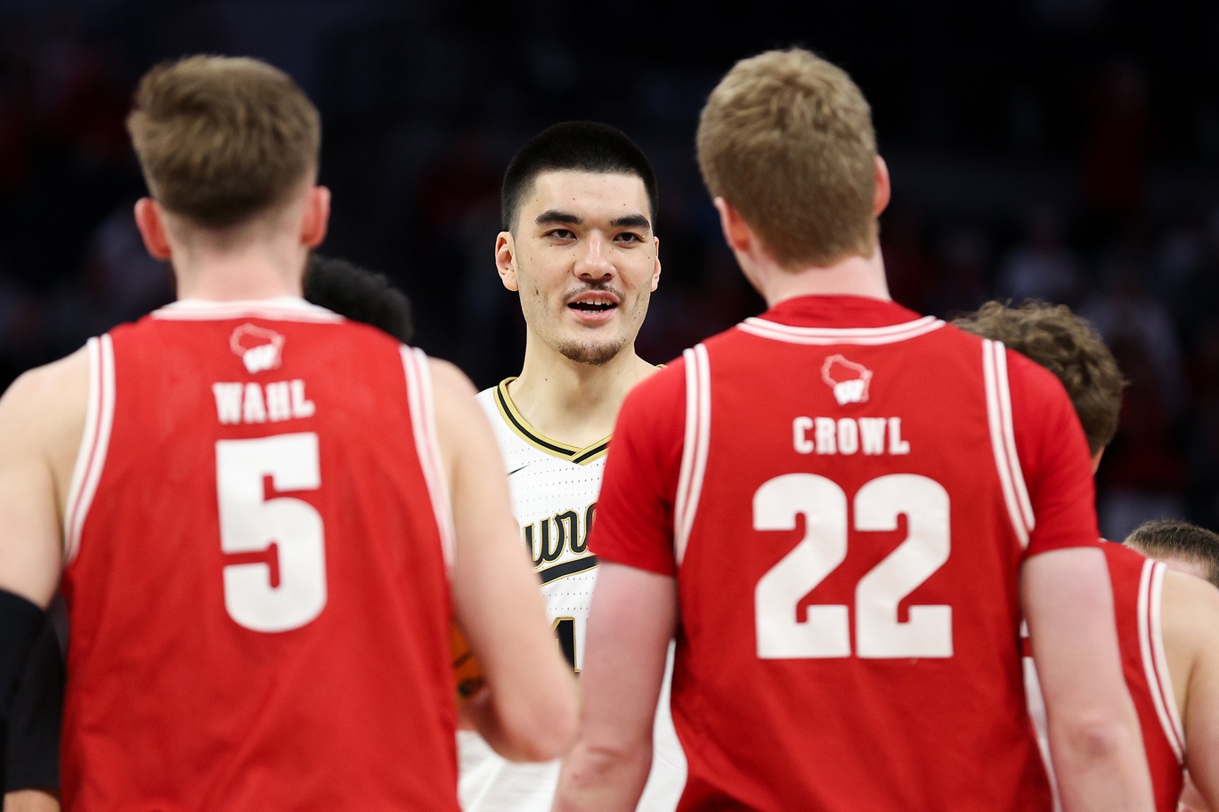 Mar 16, 2024; Minneapolis, MN, USA; Purdue Boilermakers center Zach Edey (15) exchanges words with Wisconsin Badgers players during the first half at Target Center.