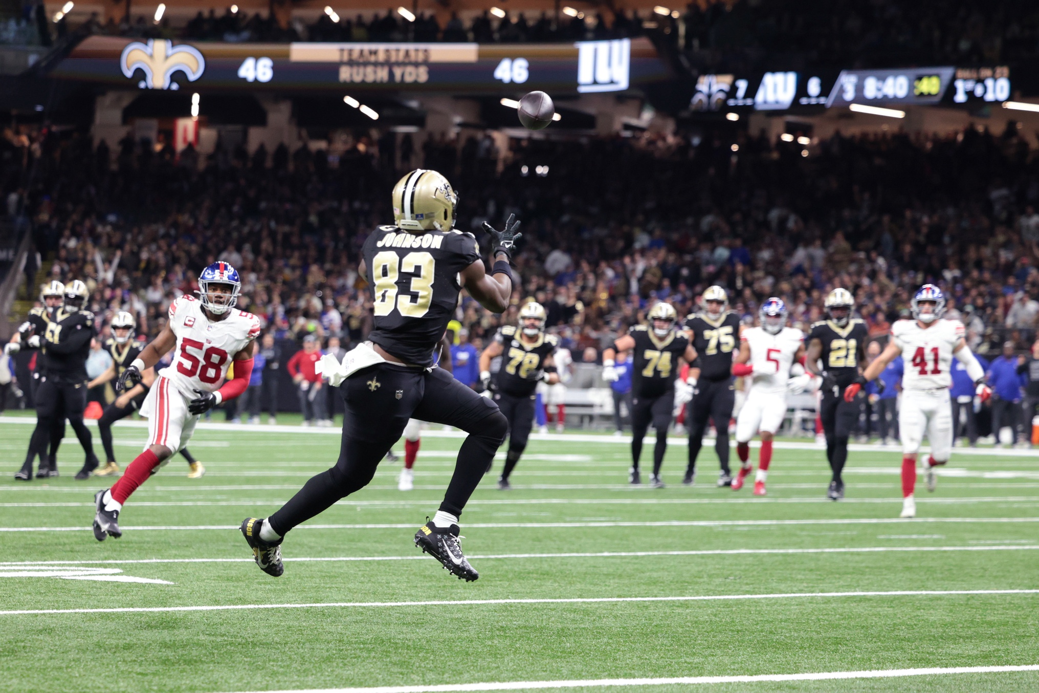 New Orleans Saints tight end Juwan Johnson (83) catches a touchdown pass against the New York Giants. Mandatory Credit: Stephen Lew-USA TODAY Sports