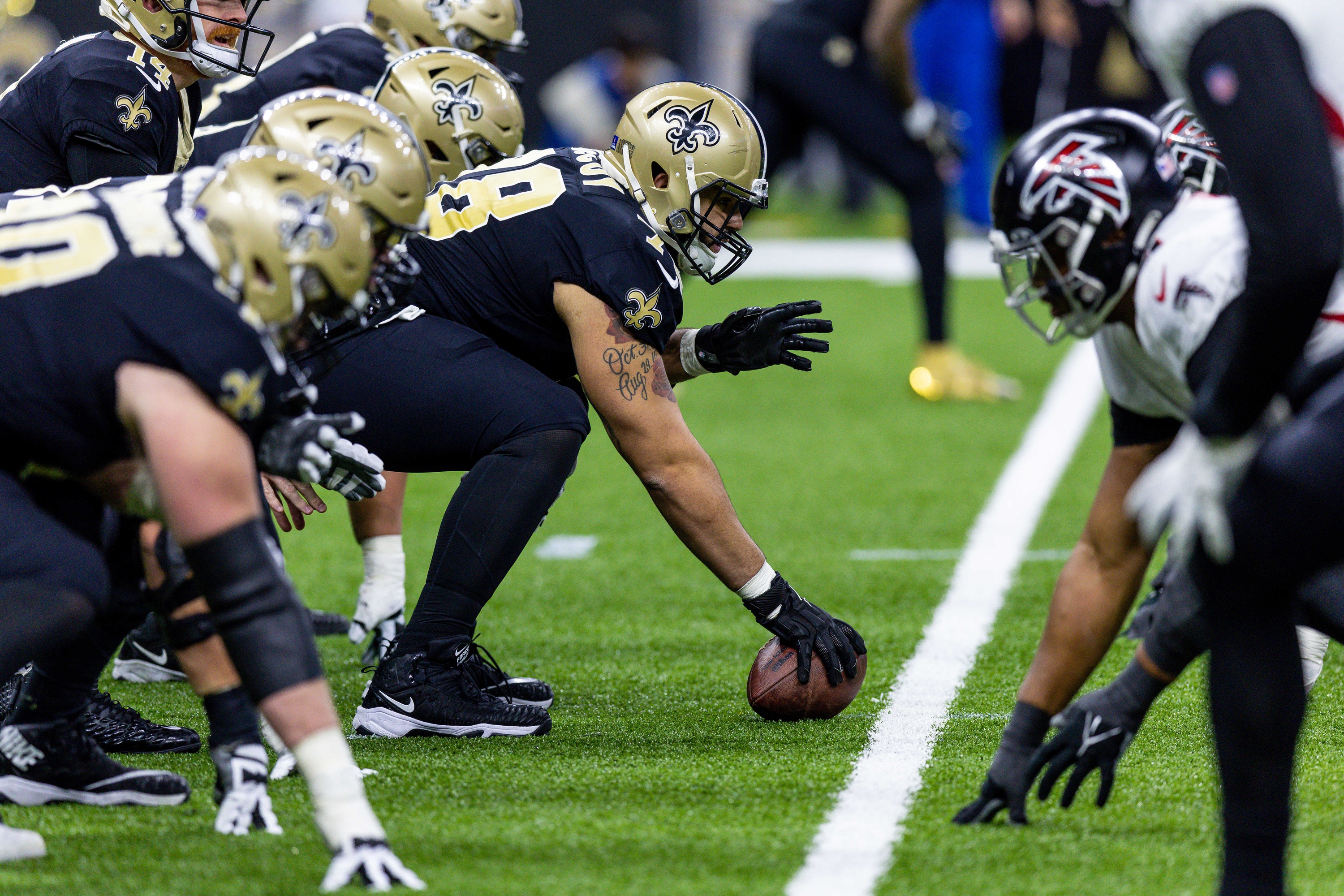 New Orleans Saints offensive line goes up against the Atlanta Falcons defensive line. Mandatory Credit: Stephen Lew-USA TODAY