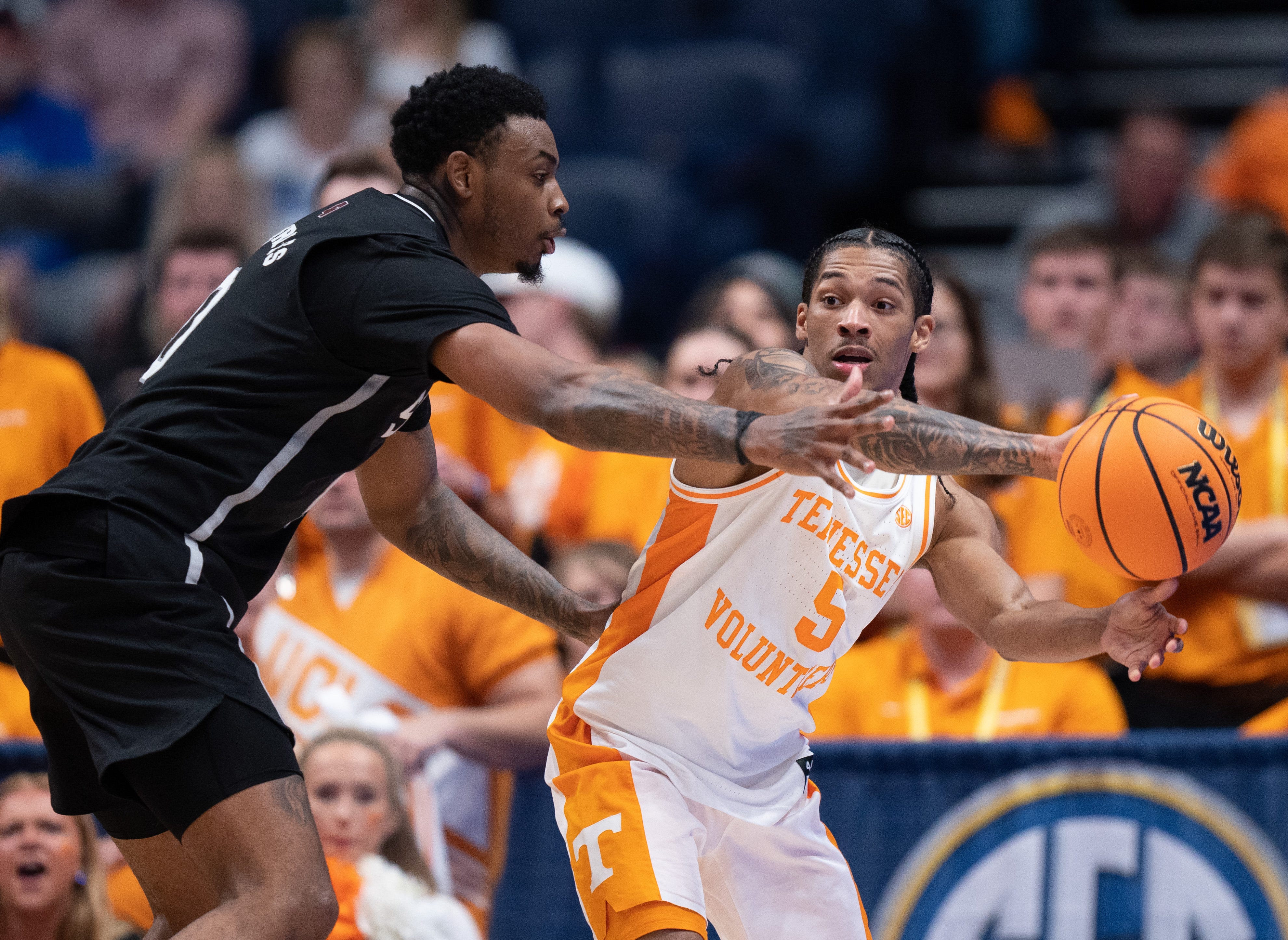 Tennessee Volunteers G Zakai Zeigler during a loss to Mississippi State in the SEC Tournament. (Photo by Denny Simmons of The Tennessean)