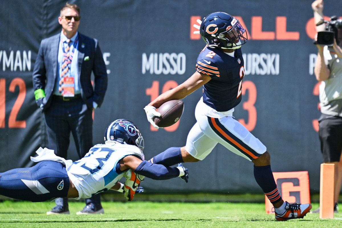 Chicago Bears wide receiver DJ Moore (2) scores on a 62-yard touchdown catch and run in the first quarter against the Tennessee Titans at Soldier Field.
