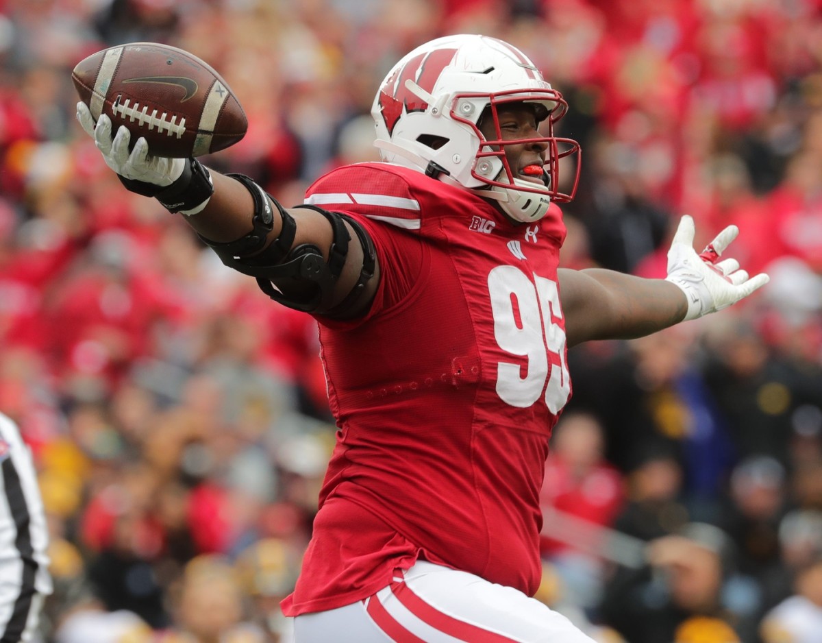 Big Ten Roundup (Aug. 15) Wisconsin's Keeanu Benton Stars in Steelers