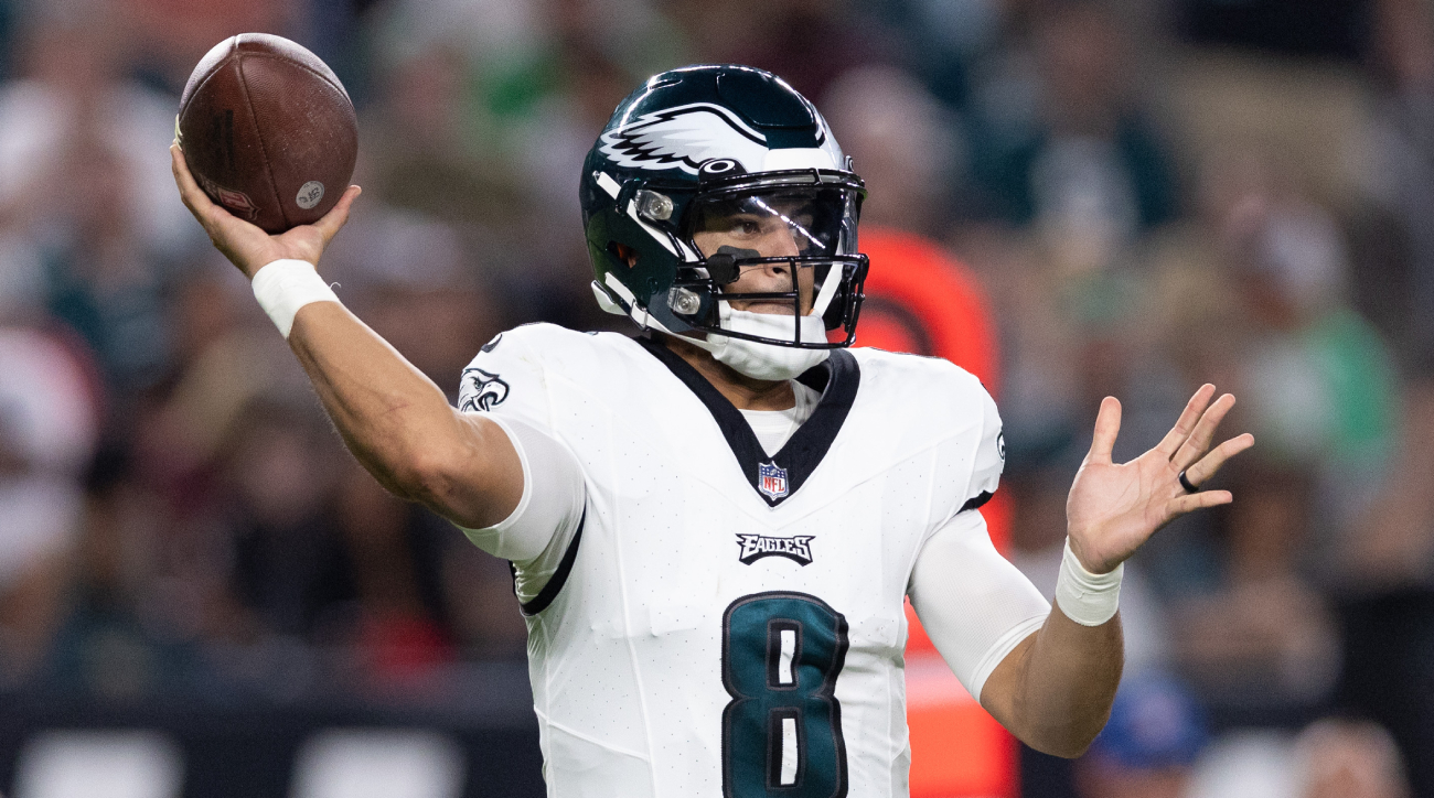 Eagles quarterback Marcus Mariota throws a pass during a preseason game.