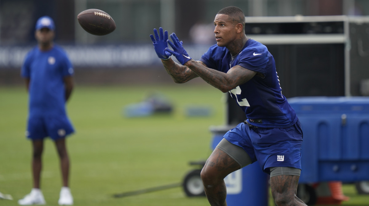 Giants' Darren Waller participates in a drill at training camp.