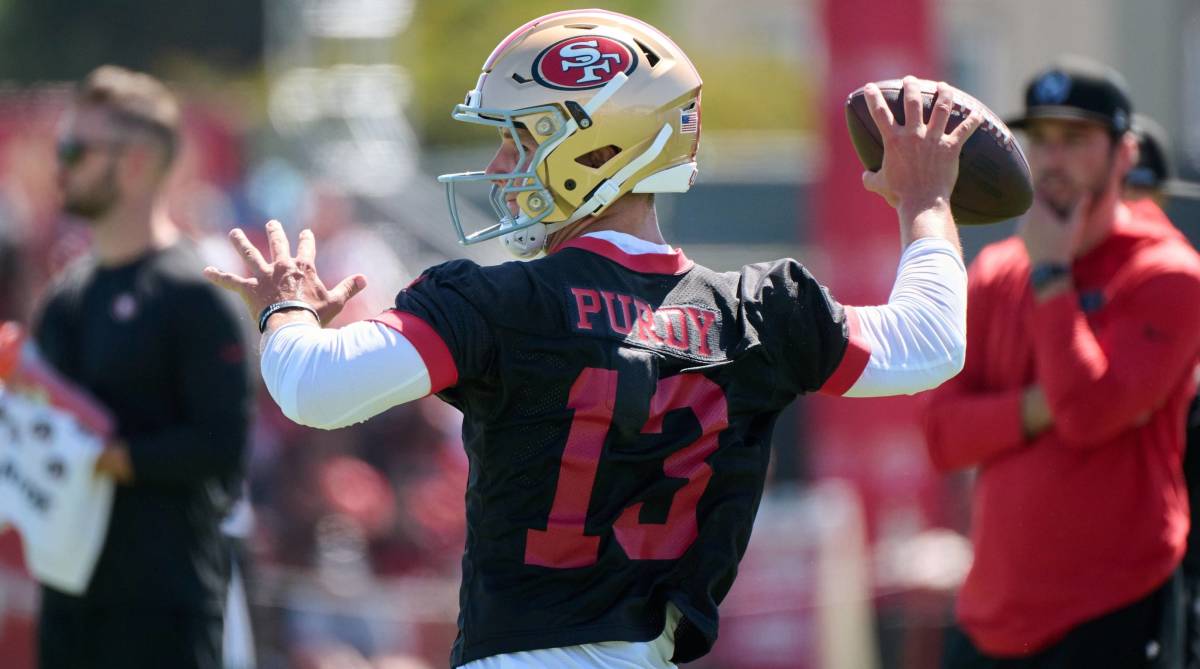 49ers quarterback Brock Purdy throws a pass in a training camp practice.