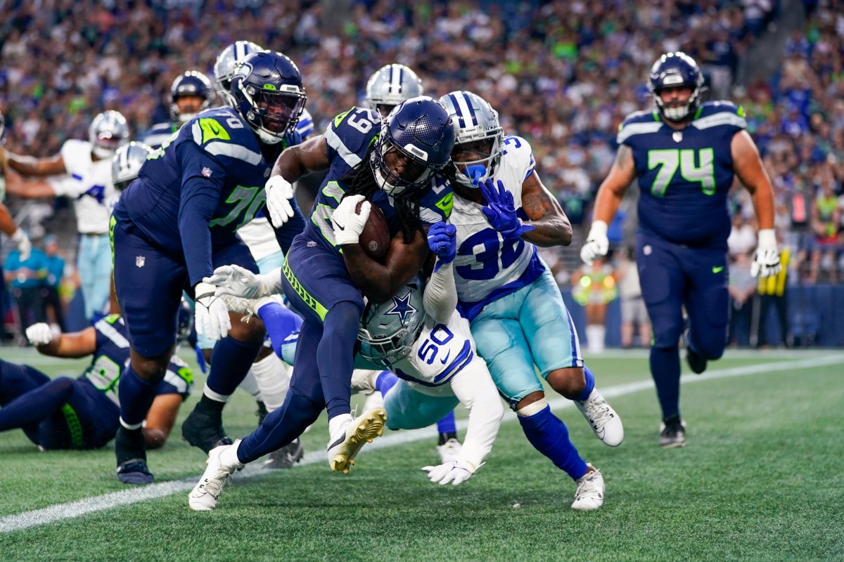 Punctuating the drive with a one-yard touchdown, SaRodorick Thompson gave the Seahawks a 10-point lead before halftime and continues to capitalize on his chances.