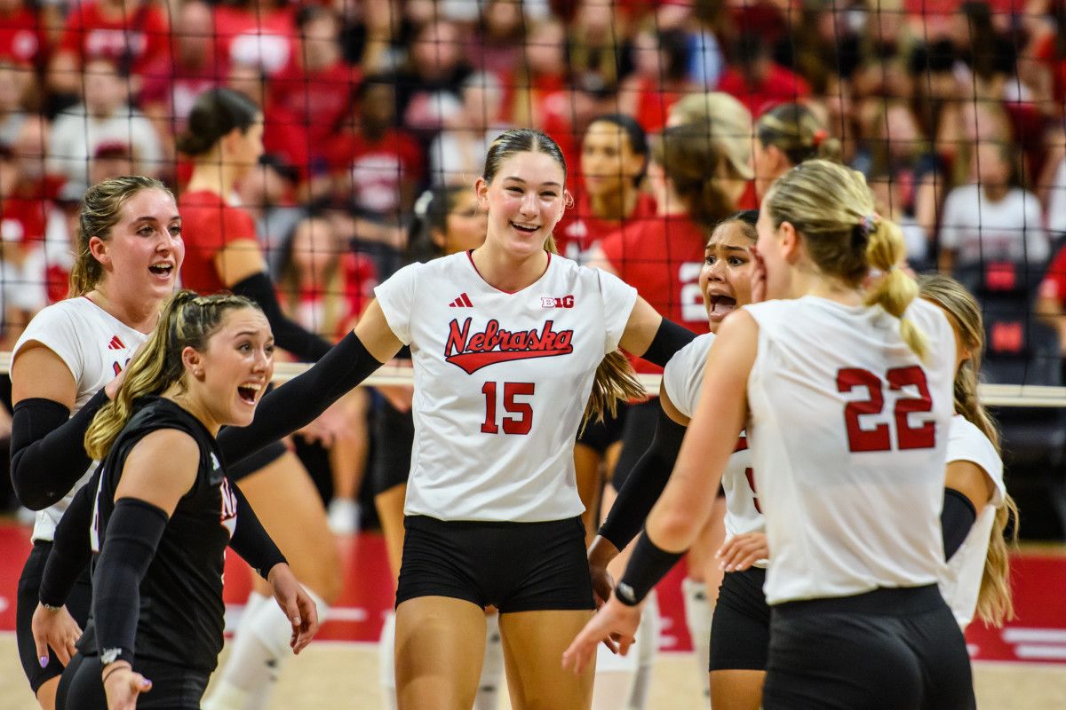 16_White Team_RedWhite VB
