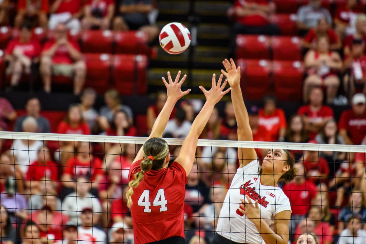 20_Maggie Mendelson, Bekka Allick_RedWhite VB