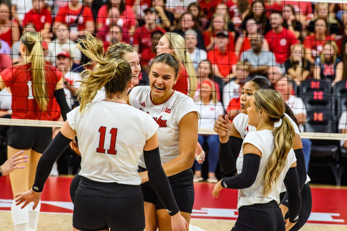 04_White Team_RedWhite VB_