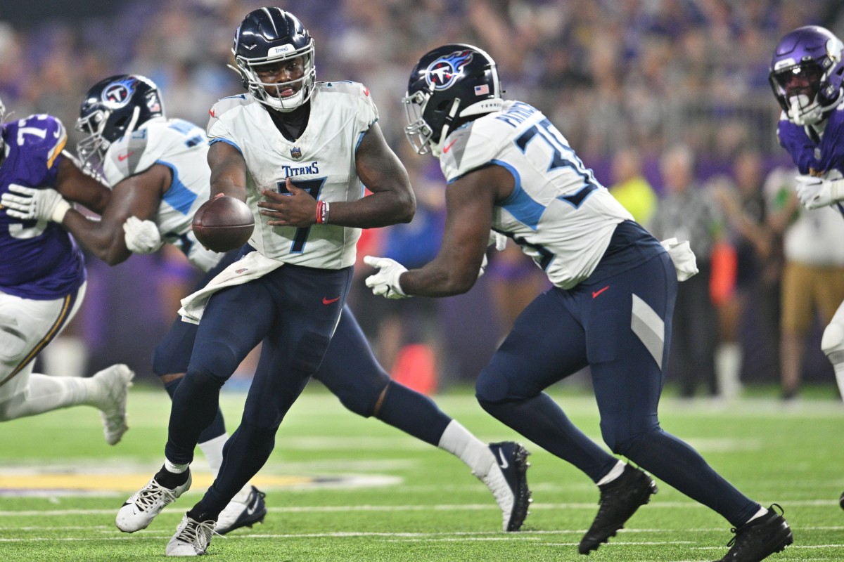 Tennessee Titans quarterback Malik Willis (7) hands the ball off to Tennessee Titans running back Jacques Patrick (38) against the Minnesota Vikings during the fourth quarter at U.S. Bank Stadium.