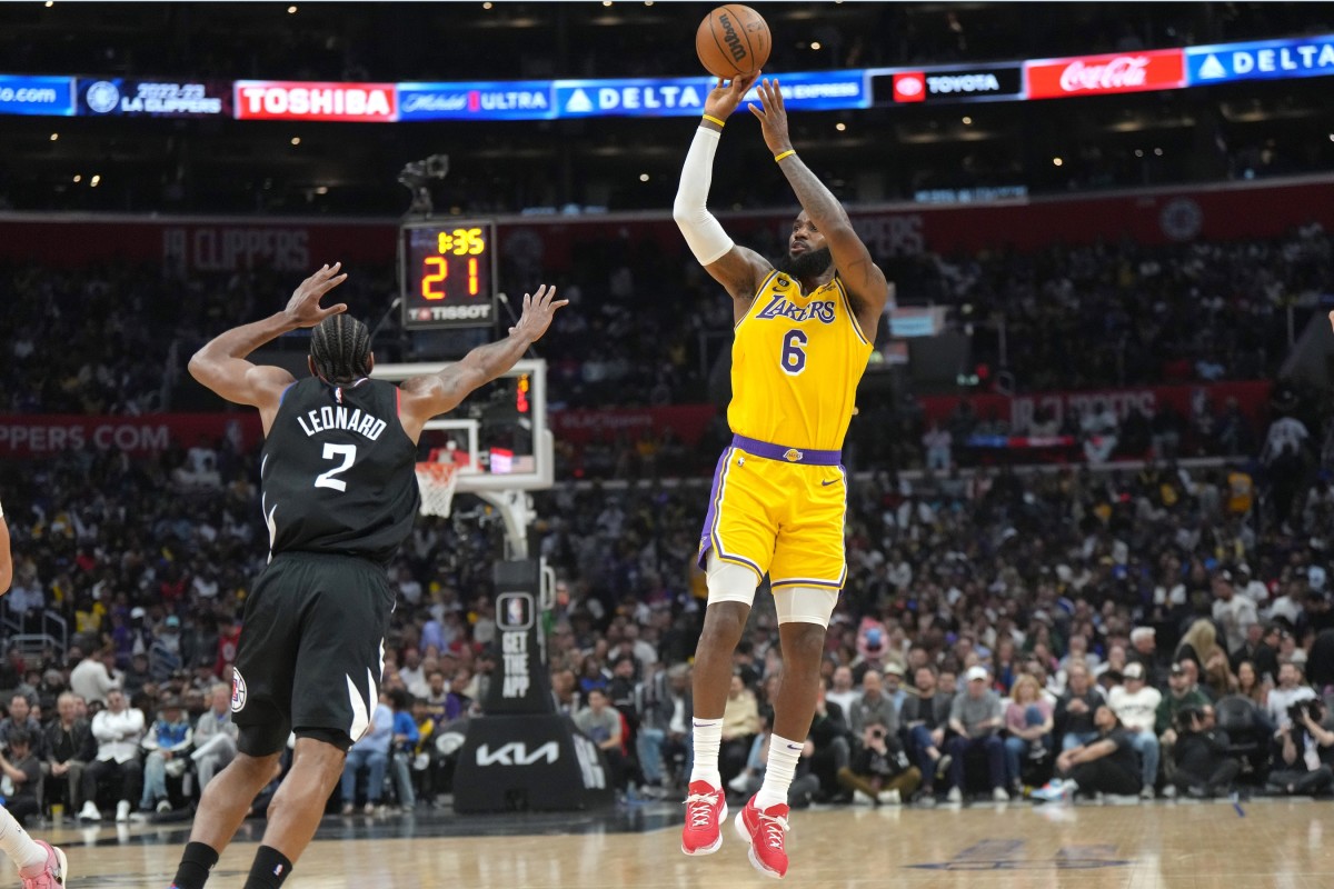 Photos: Lakers vs Clippers (2/25/22) Photo Gallery