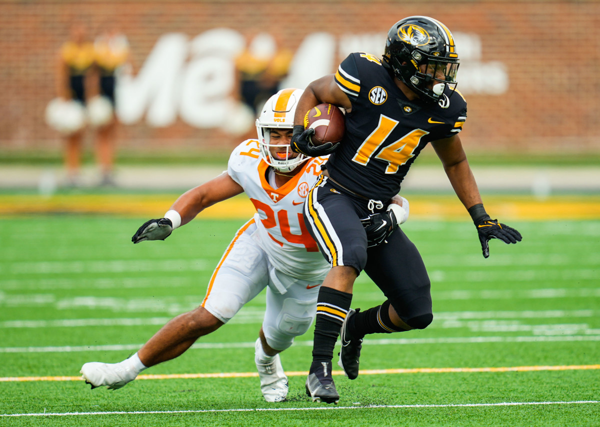 Tennessee ILB Aaron Beasley making a tackle against Mizzou on October 2, 2021, in Columbia, Missouri. (Photo by Jay Biggerstaff of USA Today Sports)