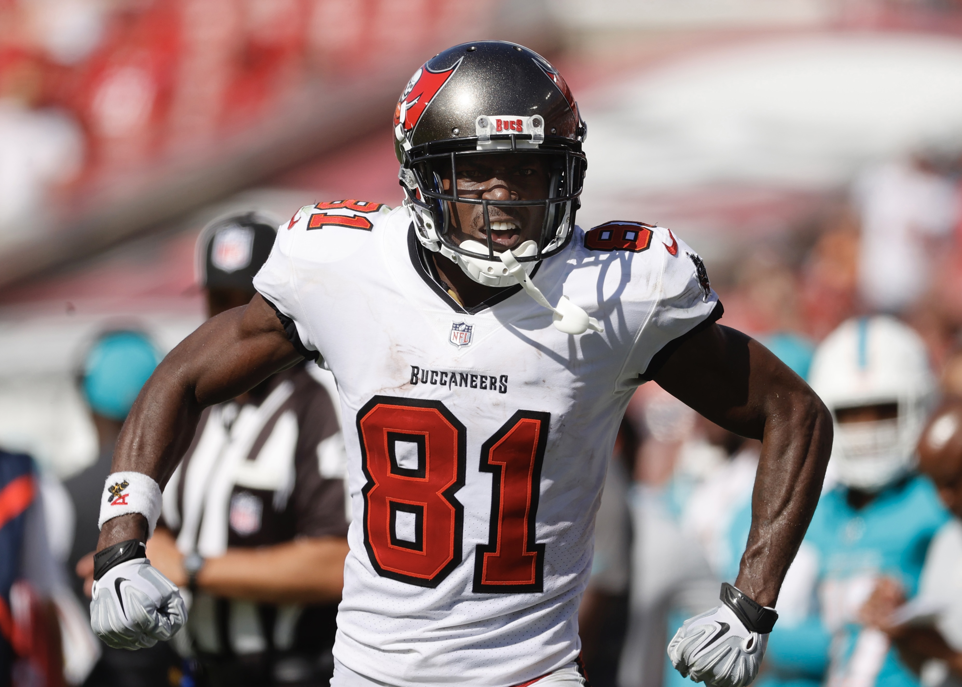 Arrest Warrant Issued For Former Buccaneers Super Bowl Champion Tampa