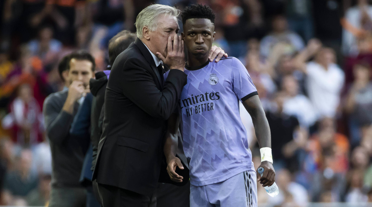 Carlo Ancelotti talking with Vinicius