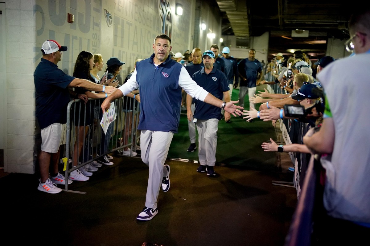 Tennessee Titans head coach Mike Vrabel heads to the field to play the New England Patriots at Nissan Stadium.