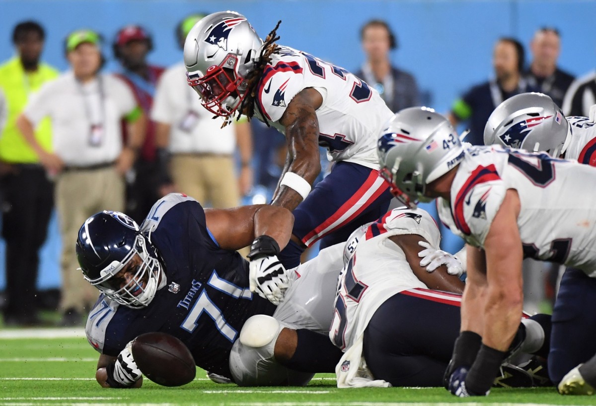 Tennessee Titans offensive tackle Andre Dillard (71) recovers a fumble during the first half against the New England Patriots at Nissan Stadium.