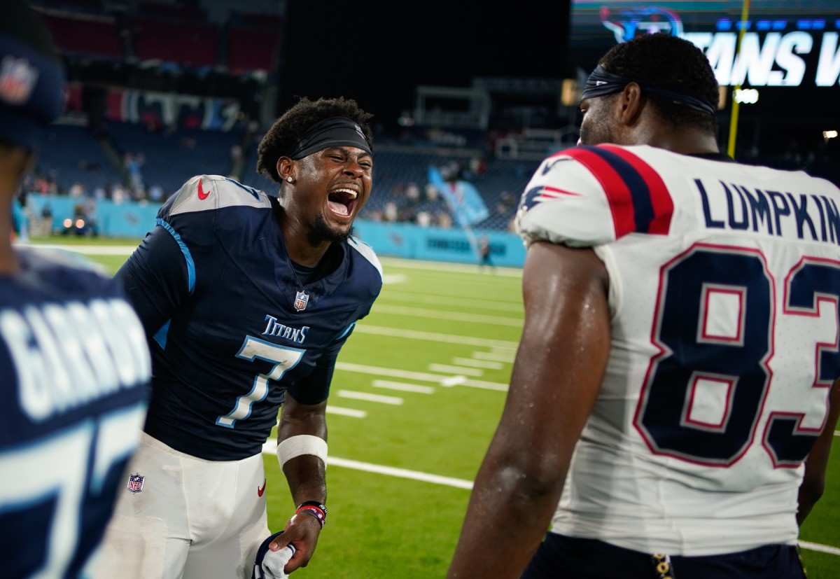 Tennessee Titans quarterback Malik Willis (7) laughs with New England Patriots tight end Johnny Lumpkin (83) after the game at Nissan Stadium.