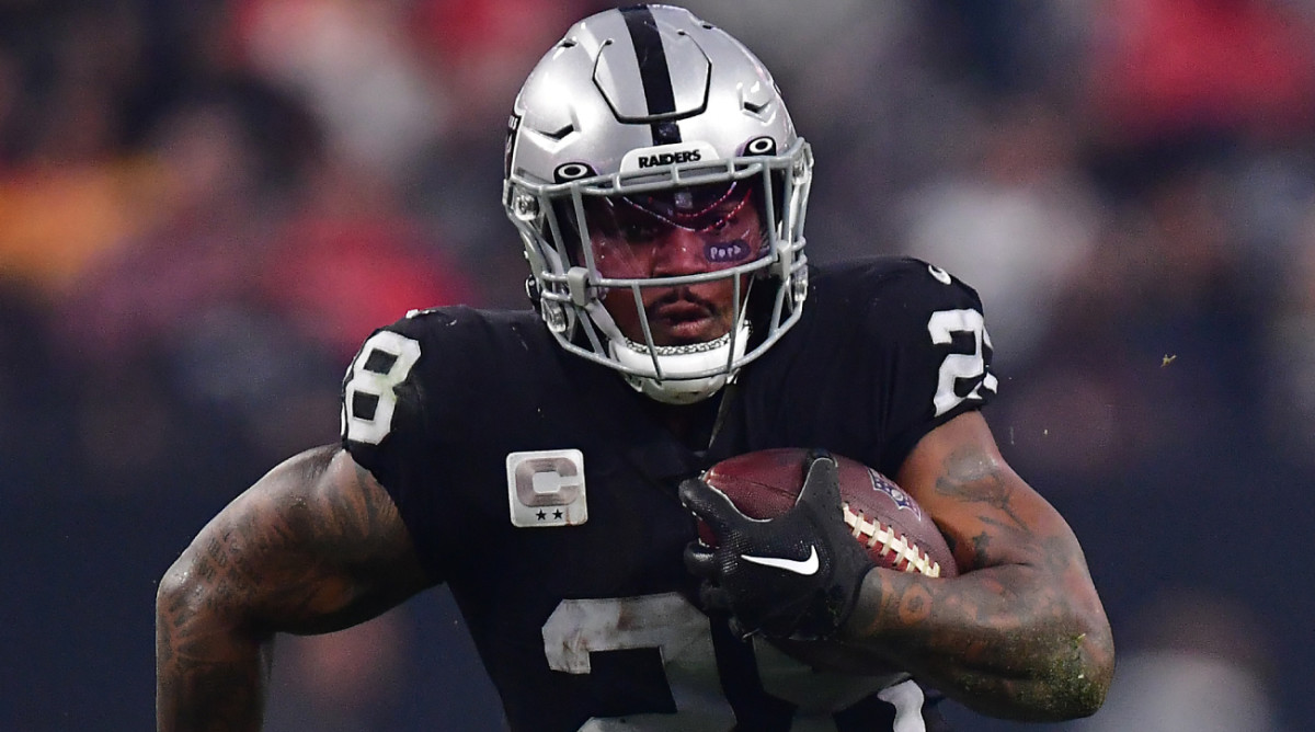 Raiders running back Josh Jacobs carries the ball during a game.