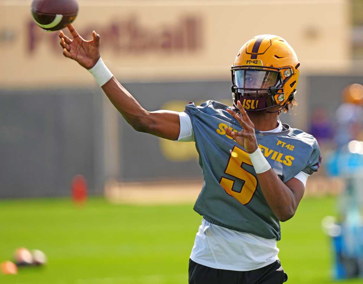 Jaden Rashada throws the football at spring practice in a Sun Devils uniform
