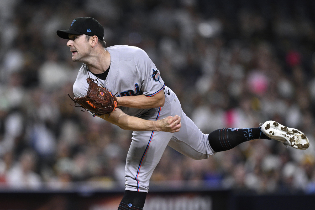 Mets trade David Robertson to Marlins for two minor-league players