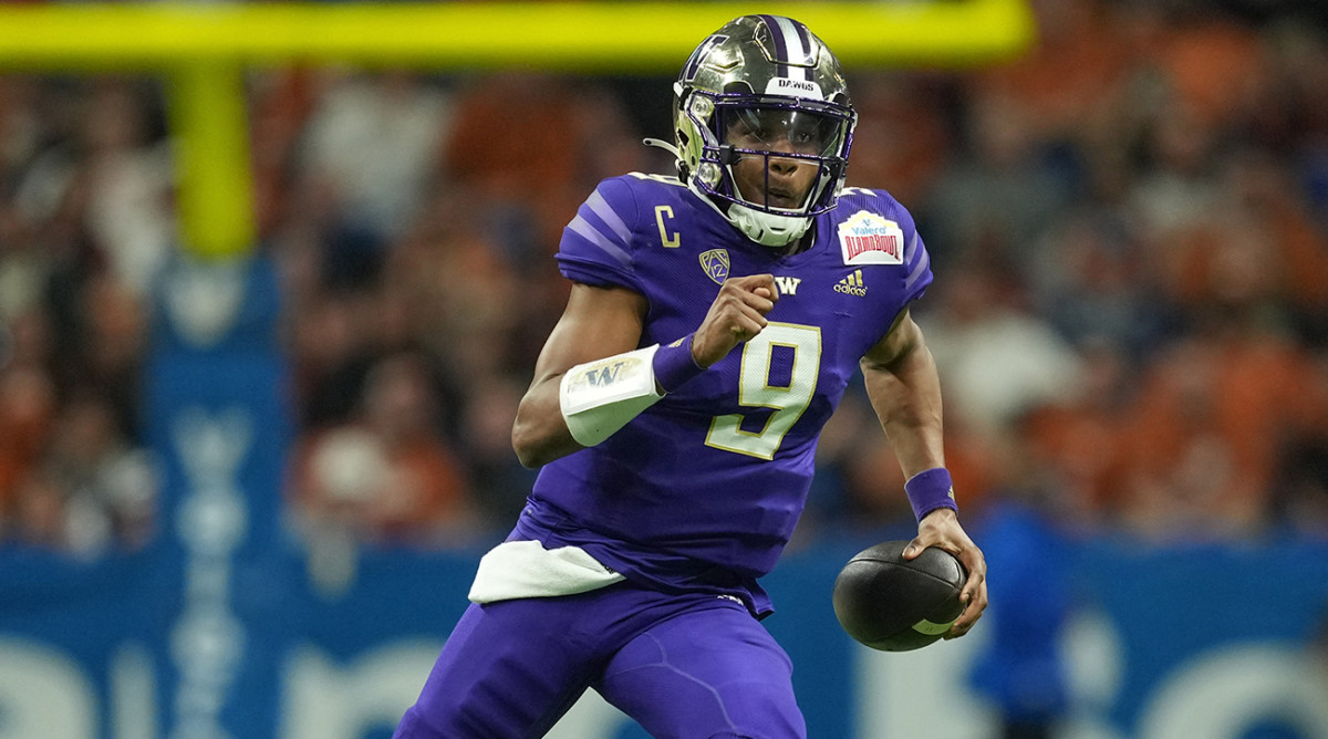 Washington QB Michael Penix scrambles against Texas in the Alamo Bowl.