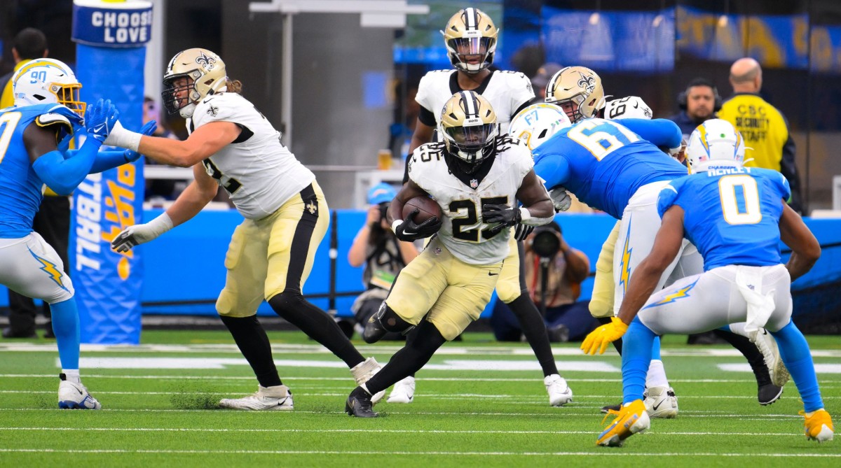 New Orleans Saints running back Kendre Miller (25) carries the ball against the Los Angeles Chargers. Mandatory Credit: Robert Hanashiro-USA TODAY
