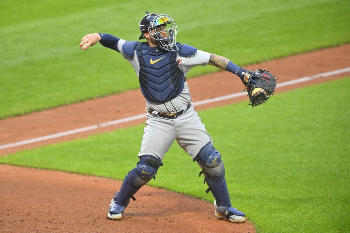 Dodgers News LA Adds 2Time GoldGlove Catcher on Minor League Deal Inside the Dodgers News