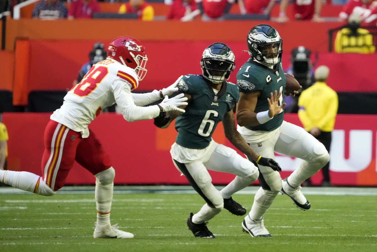 Should the Philadelphia Eagles or Kansas City Chiefs be the top-ranked offense in the NFL? (USA Today) 