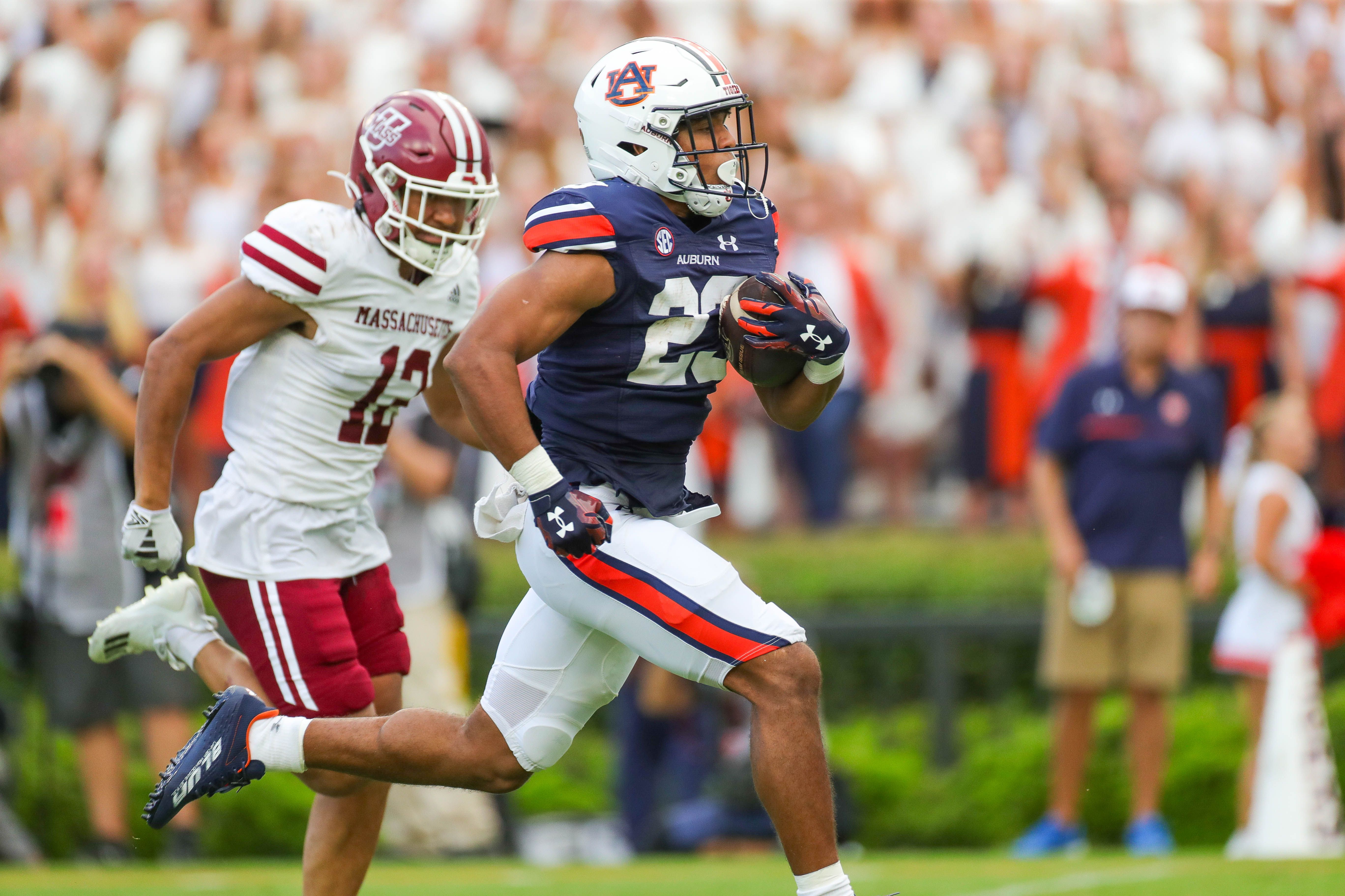 Jeremiah Cobb vs UMass - Eric Starling/Auburn Daily