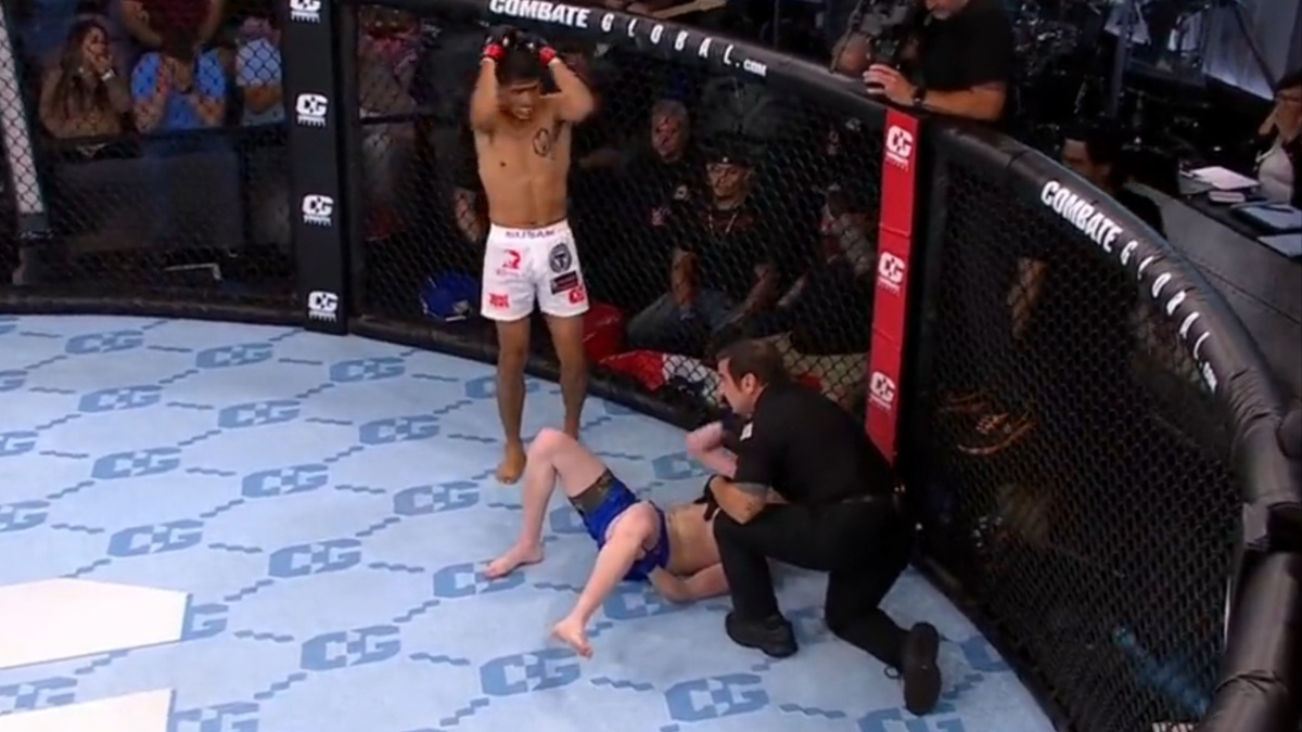 VIDEO MMA Fighter Suffers Horrific Leg Injury in His Pro Debut