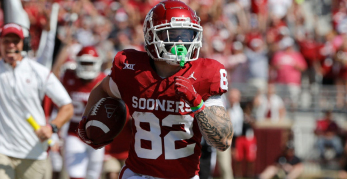Oklahoma Sooners wide receiver Gavin Freeman runs down the sideline during a college football game.