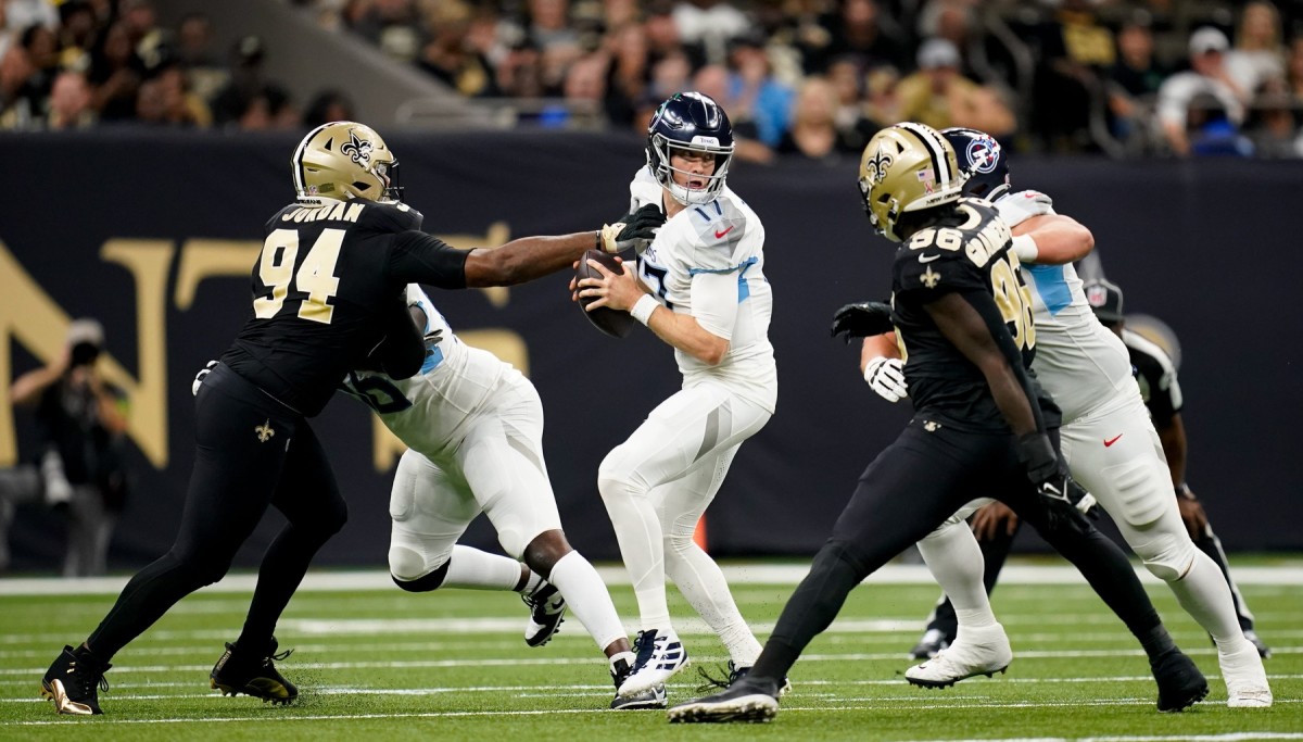 New Orleans Saints defensive end Cameron Jordan (94) puts pressure on Tennessee Titans quarterback Ryan Tannehill (17) in the first quarter at the Caesars Superdome.