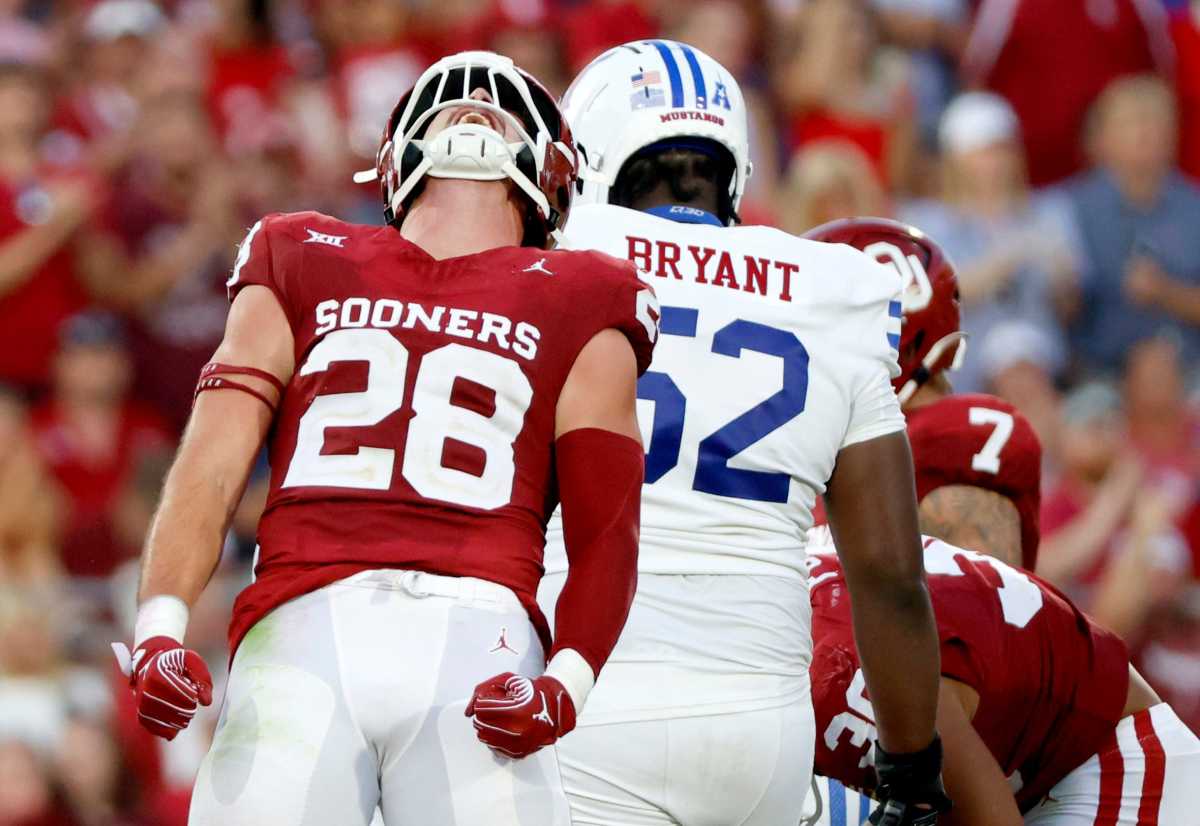 Oklahoma linebacker Danny Stutsman led the team with 17 tackles against SMU.